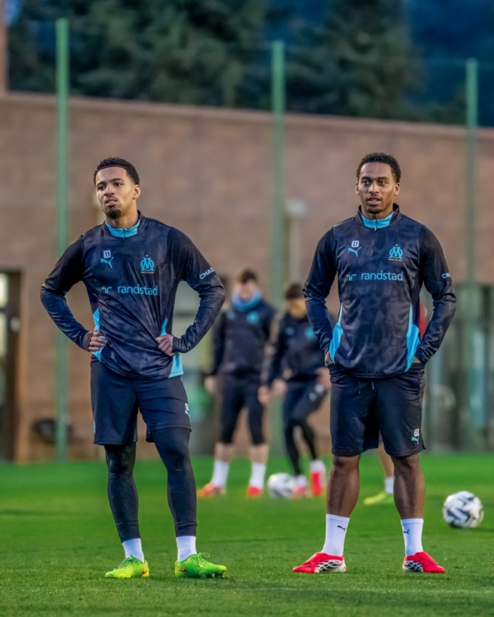 九游手游中心-😂哥你也来了？恩瓦内里外租马赛，与廷伯的双胞胎兄弟昆滕相聚