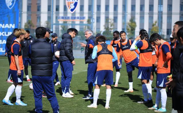 九游游戏-云南玉昆迪拜热身次战0比1告负 主力阵容浮出水面